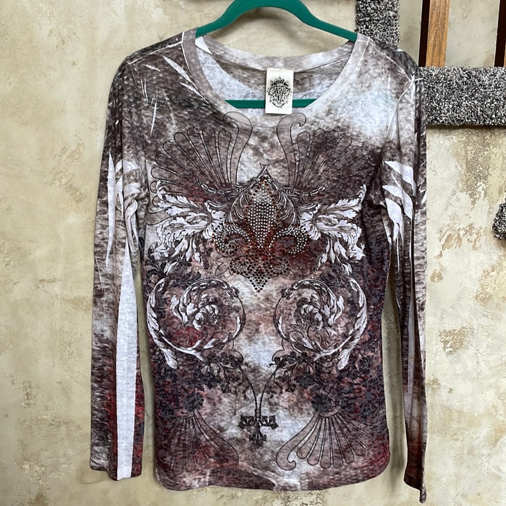 Fleur-De-Lis embellished long sleeve top, like new!